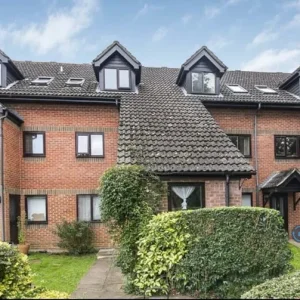 2 bedroom flat in Hambleberry Court - Image 7