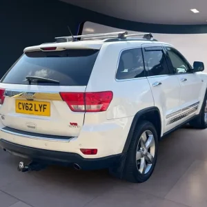 2012 Jeep Grand Cherokee 3.0 CRD Overland 5dr Auto Estate Diesel - Image 6
