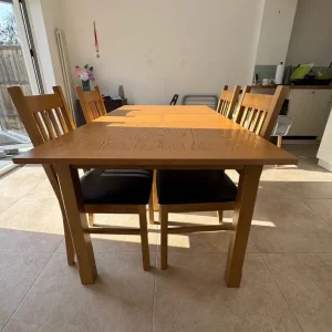 Extendable dining table + 4 chairs - Image 2