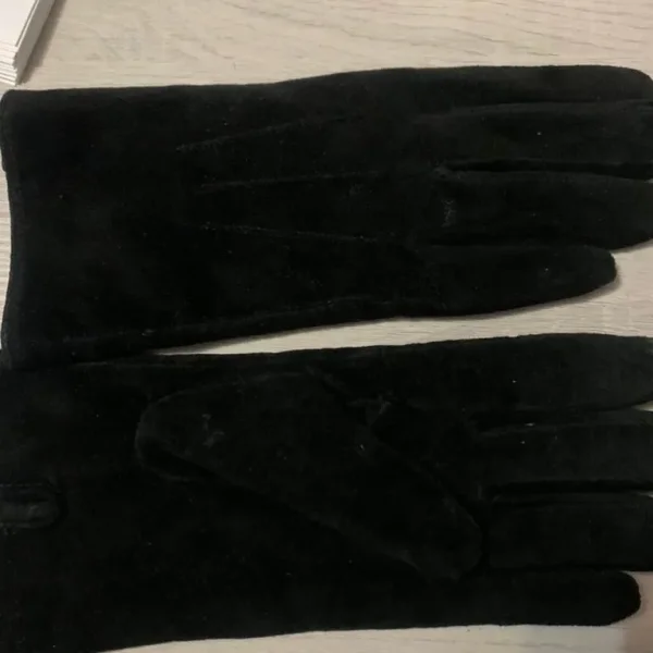 Black suede gloves