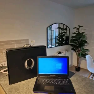 Alienware 17 R2 Gaming Laptop