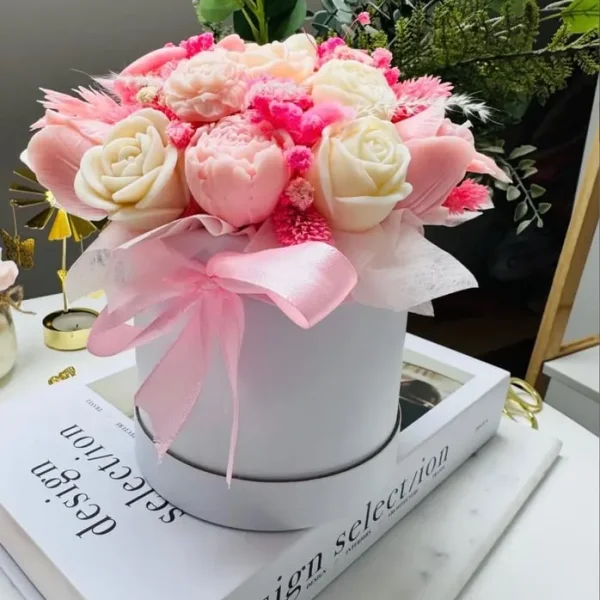 Flower candle bouquet with soy wax and soft scents