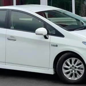 2015 Toyota Prius Plug-in Hybrid Hatchback - Image 5