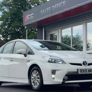 2015 Toyota Prius Plug-in Hybrid Hatchback - Image 8