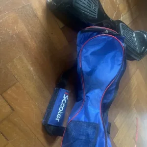 iScooter hoverboard with case and charger - Image 2