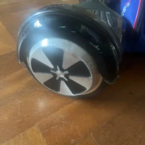 iScooter hoverboard with case and charger - Image 3