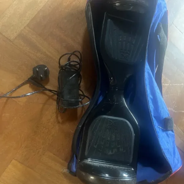iScooter hoverboard with case and charger