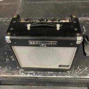 Behringer Gm110 Vintager Modelling guitar amplifier Combo Amp 30watt - Image 2