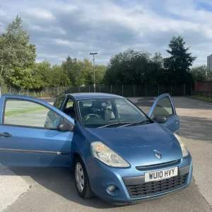Renault Clio 3-door Hatchback 2010 manual - Image 2