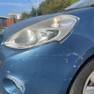 Renault Clio 3-door Hatchback 2010 manual - Image 5