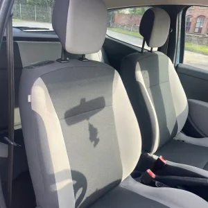 Renault Clio 3-door Hatchback 2010 manual - Image 6