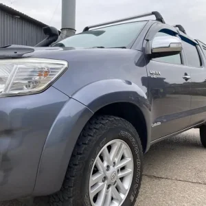 2014 Toyota Hilux Invincible 3.0 D-4D Manual 4x4 - Image 2