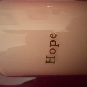 4 scented candles in a pretty box - Image 3