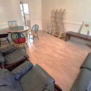 Furnished one-bedroom flat with high ceilings and kitchen - Image 2
