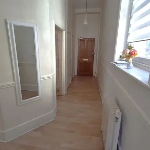 Furnished one-bedroom flat with high ceilings and kitchen - Image 3