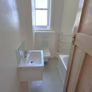 Furnished one-bedroom flat with high ceilings and kitchen - Image 7