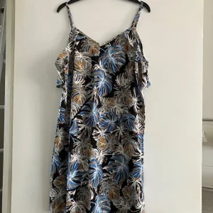 Size L fits 12 dress