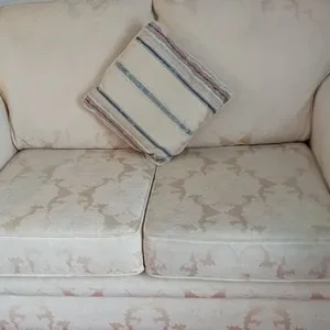 Cream and gold sofa set - Image 3