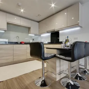 Seaview 2-bed flat in Crewkerne - Image 2