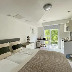 Studio flat in Stmary Place, Clayton-Bradford, Bradford
