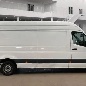 Mercedes-Benz Sprinter 315 CDI 150 L3H2 Progressive LWB High Roof RWD - Image 4