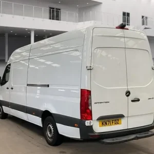 Mercedes-Benz Sprinter 315 CDI 150 L3H2 Progressive LWB High Roof RWD - Image 6
