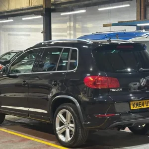 2014 Volkswagen Tiguan 2.0 TDI BlueMotion Tech R-Line 4WD Euro 5 (s/s) 5dr (Nav) ESTATE Diesel Ma... - Image 4