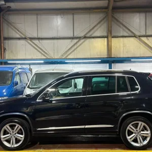 2014 Volkswagen Tiguan 2.0 TDI BlueMotion Tech R-Line 4WD Euro 5 (s/s) 5dr (Nav) ESTATE Diesel Ma... - Image 5