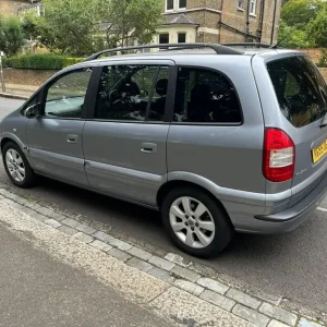 1598 (cc) Vauxhall Zafira MPV - Image 3