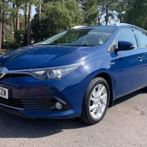 2017 Toyota Auris 1.8 VVT-h Estate Hybrid - Image 2