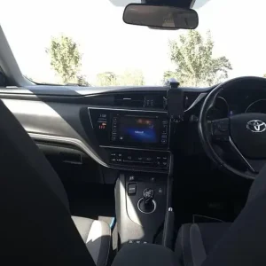 2017 Toyota Auris 1.8 VVT-h Estate Hybrid - Image 5