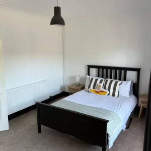 Double bedroom with private living area - Image 2