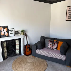Double bedroom with private living area - Image 4