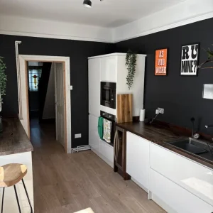 Double bedroom with private living area - Image 7