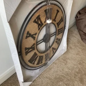 Roman numeral clock - Image 2