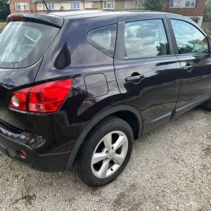 2009 Nissan Qashqai 1.5 Manual Hatchback - Image 2