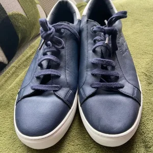 PAUL & SHARK NAVY TRAINERS SIZE 8 - Image 2