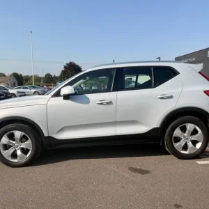 2019 Volvo XC40 1.5 T3 Momentum SUV 5dr Petrol Manual Euro 6 (s/s) (163 ps) - Image 4