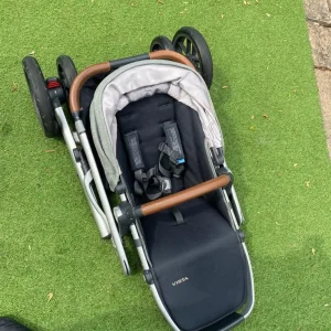 Uppababy Vista pushchair and car seat set - Image 3