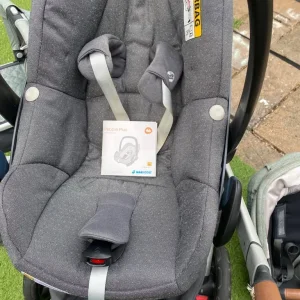Uppababy Vista pushchair and car seat set - Image 7