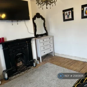 1 bedroom room in Ayr, South Ayrshire - Image 2
