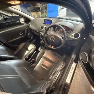 2010 Renault Clio 1.6 VVT Auto Hatchback with TomTom and Euro 4 - Image 5