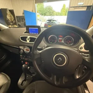 2010 Renault Clio 1.6 VVT Auto Hatchback with TomTom and Euro 4 - Image 6
