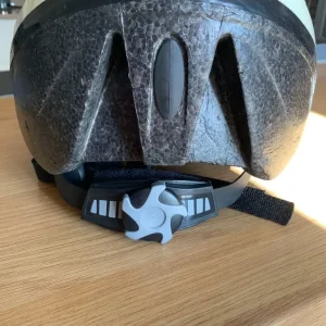 Halfords cycle helmet - Image 3
