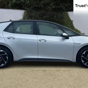 2021 Volkswagen ID3 Life Pro 58kWh Electric Hatchback - Image 3