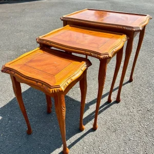 Vintage Queen Anne Style Nesting Tables – Set of Three