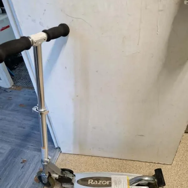 Razor scooter