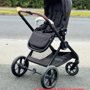 Hauck Walk n Care black pram and carrycot - Image 3