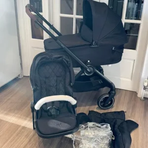 Hauck Walk n Care black pram and carrycot - Image 6