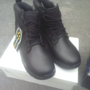 brand new black work boots size 8.5 - Image 2